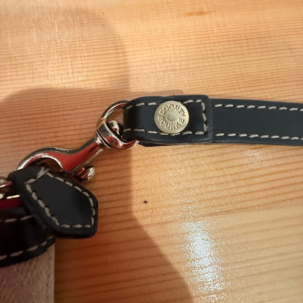 Dooney & Bourke coin purse with handle strap - Picture 4 of 8